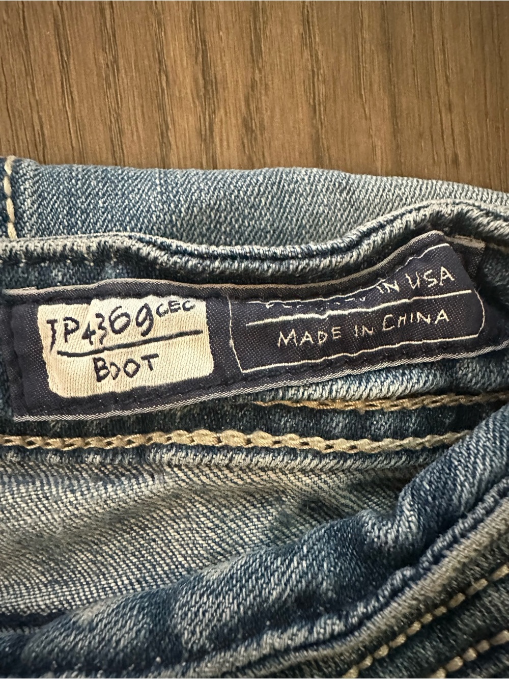 Miss Me Women’s Bootcut Jeans with Embroidered Back Pockets in a Size 29 - Picture 5 of 7